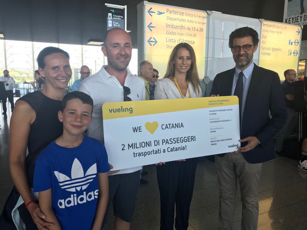 Vueling a Catania raggiunge quota 2 milioni di utenti. Due biglietti omaggio per il fortunato passeggero.